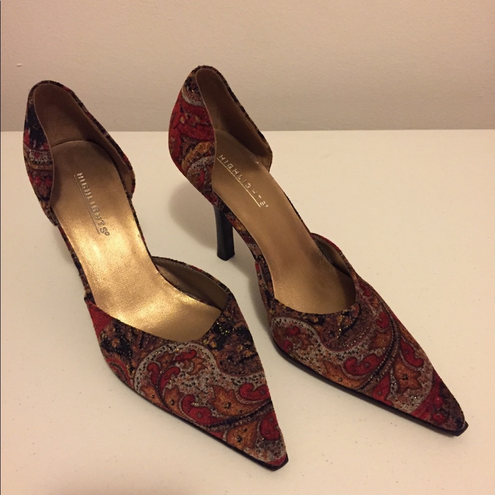 Sophisticated Velvet w/ Gold Pumps